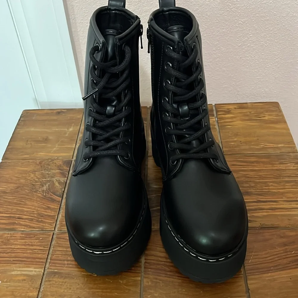 COPY - Steve Madden Bettyy 1 boot NWOT never worn - Picture 2 of 5